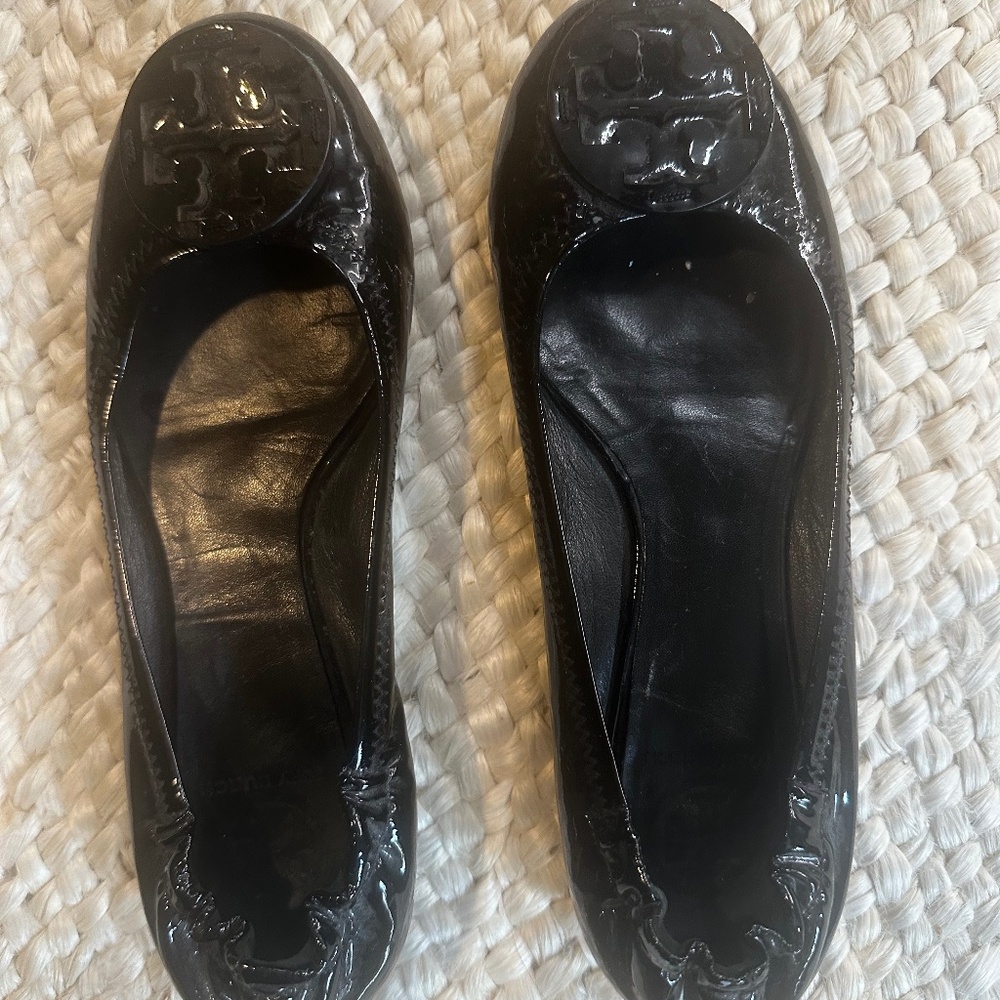 TORY BURCH Reva black patent leather ballet flat size 8/8.5